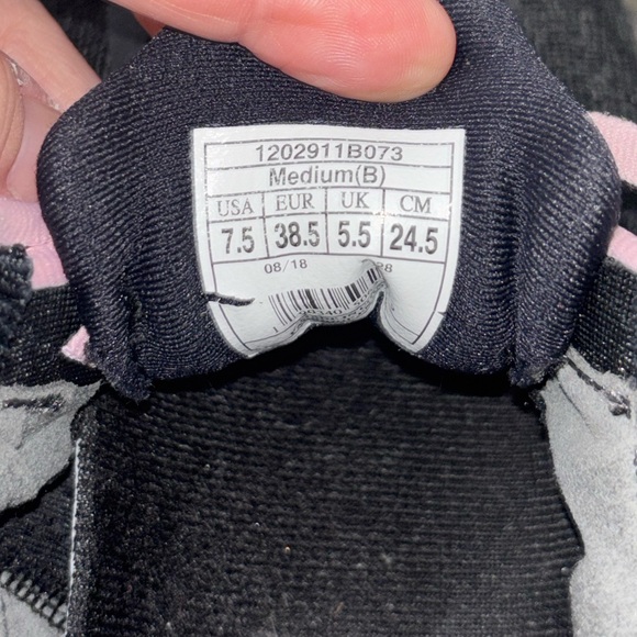 Brooks Levitate 2 running Black/Pink SZ 7.5 - Picture 12 of 12